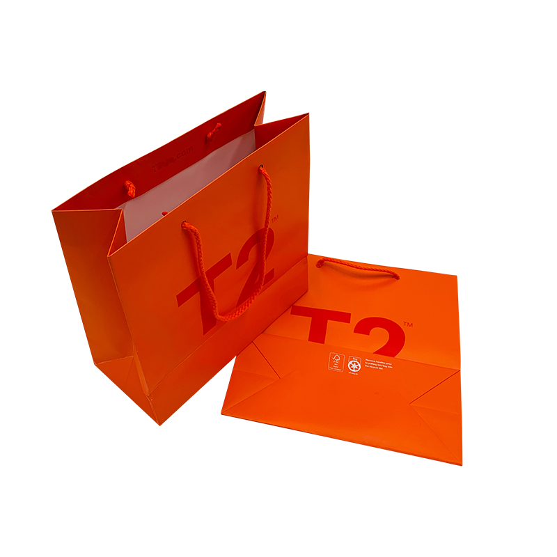 Свежие оранжевые розничные бумажные пакеты